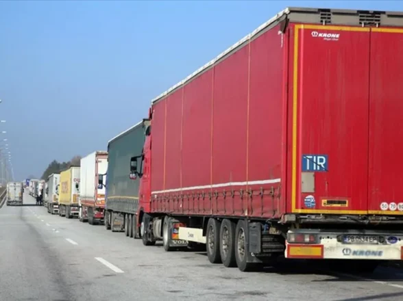 Türk TIR’ları Çin Seddi’ni aşamıyor!